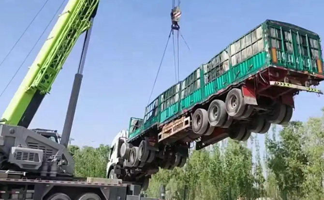 佛坪道路脱困救援案例